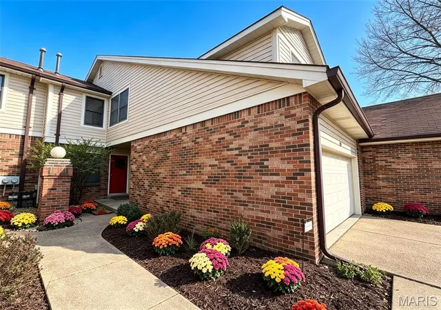 Photo 2 of Sale Pending at 13734 La Conte Ct, Saint Louis, MO 63128 | MLS# MIS26018892 | Listing updated on 2026-10-05