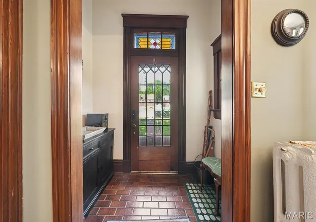 Photo 3 of Single family home for sale at 33 S Laclede Station Rd, Saint Louis, MO 63119 | MLS# MIS26018894 | Listing updated on 2026-09-14