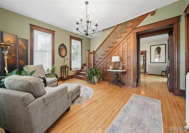 Photo 4 of Single family home for sale at 33 S Laclede Station Rd, Saint Louis, MO 63119 | MLS# MIS26018894 | Listing updated on 2026-10-04