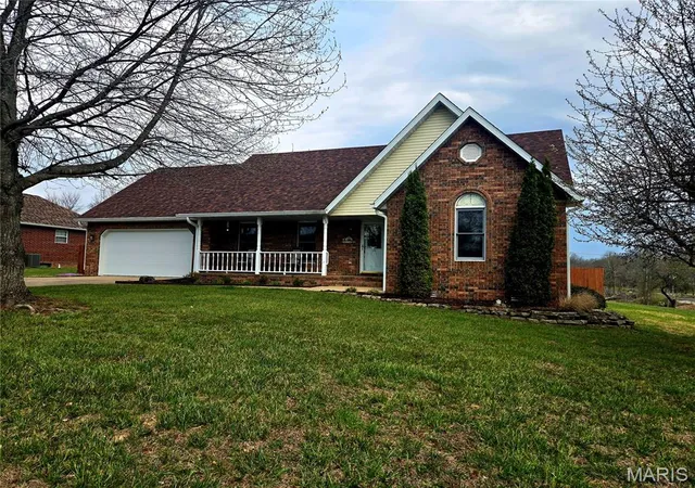 Homes for sale in Lebanon, MO | 909 Daytona Dr, Lebanon, MO 65536 | MLS# MIS26018916