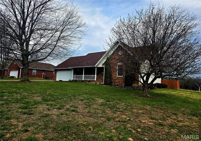 Homes for sale in Lebanon, MO | 909 Daytona Dr, Lebanon, MO 65536 | MLS# MIS26018916