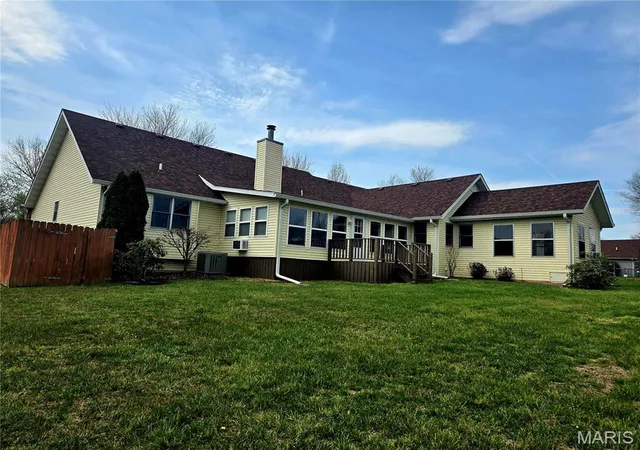 Photo 3 of Single family home for sale at 909 Daytona Dr, Lebanon, MO 65536 | MLS# MIS26018916 | Listing updated on 2026-09-01