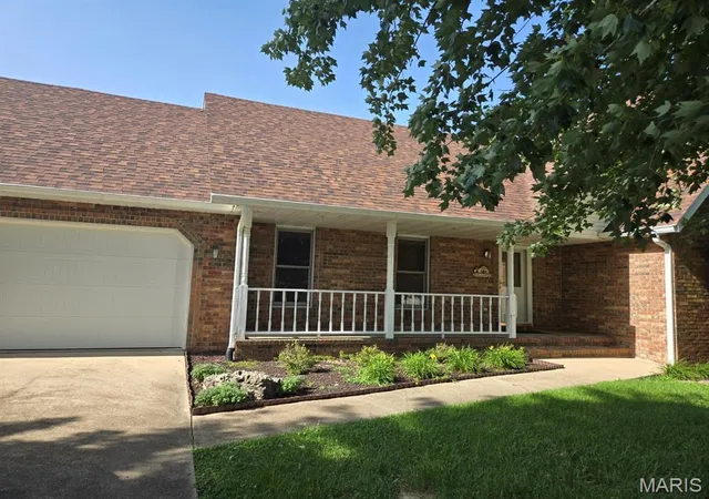 Homes for sale in Lebanon, MO | 909 Daytona Dr, Lebanon, MO 65536 | MLS# MIS26018916
