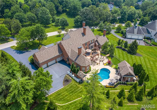 Photo 3 of Sale Pending at 13344 Buckland Hall Rd, Saint Louis, MO 63131 | MLS# MIS26018963 | Listing updated on 2026-08-24
