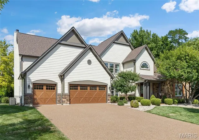 Photo 1 of Mansion for sale at 4046 Austin Dr, Saint Charles, MO 63304 | MLS# MIS26018966 | Listing updated on 2026-09-14