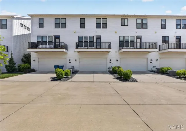 Homes for sale in St Louis, MO | 8933 Eager Rd, St Louis, MO 63144 | MLS# MIS26019040