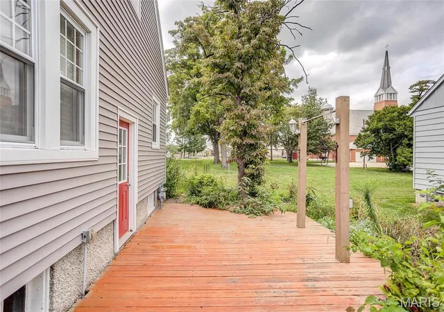 Photo 3 of Single family home for sale at 111 W Barr Pl, Jerseyville, IL 62052 | MLS# MIS26019043 | Listing updated on 2026-08-10