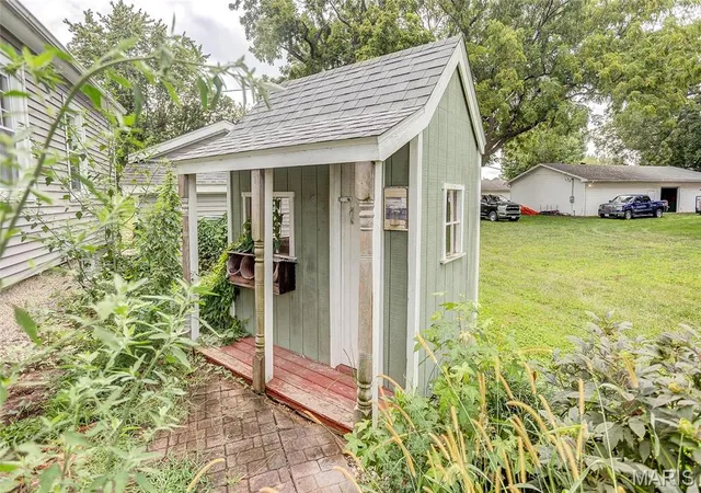 Photo 4 of Single family home for sale at 111 W Barr Pl, Jerseyville, IL 62052 | MLS# MIS26019043 | Listing updated on 2026-08-10