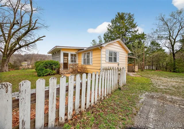 3rd image of 30050 Hwy T, Richland, MO 65556 | MLS# MIS26019074