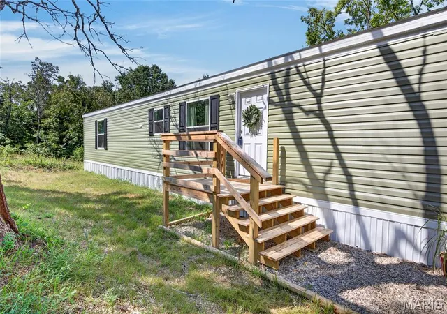 Photo 3 of Sale Pending at 18356 Lassiter Ln, Waynesville, MO 65583 | MLS# MIS26019104 | Listing updated on 2026-09-04