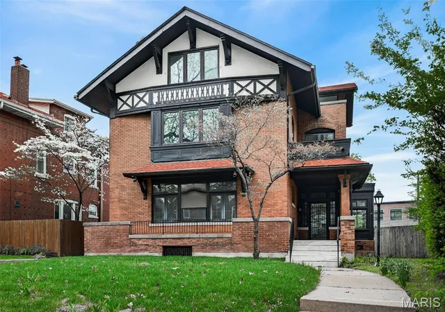 1st image of 6203 Washington Ave, University City, MO 63130 | MLS# MIS26019122