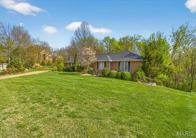 Homes for sale in Fenton, MO | 790 Villa Gran Wy, Fenton, MO 63026 | MLS# MIS26019132