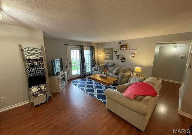 Homes for sale in Manchester, MO | 3417 Country Stone Manor Dr #F, Manchester, MO 63088 | MLS# MIS26019138