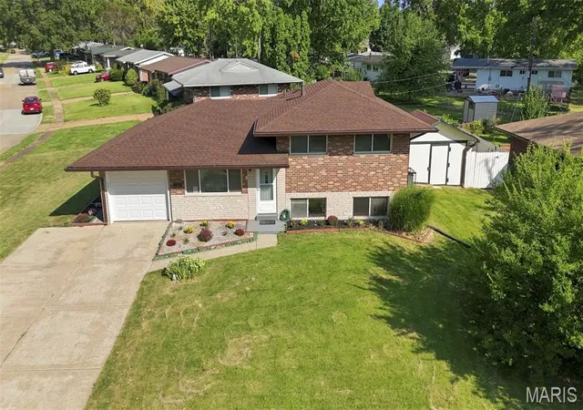 Photo 1 of Single family home for sale at 1925 Apple Blossom Ct, Florissant, MO 63031 | MLS# MIS26019367 | Listing updated on 2026-09-24