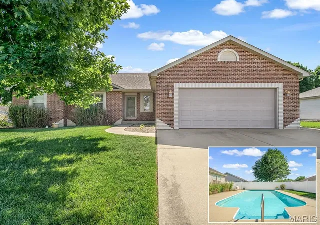 Homes for sale in Red Bud, IL | 1051 White Oak Dr, Red Bud, IL 62278 | MLS# MIS26019372