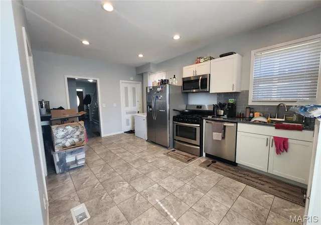 Photo 2 of Single family home for sale at 607 Beacon St, Alton, IL 62002 | MLS# MIS26019409 | Listing updated on 2026-08-06