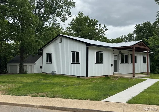 Homes for sale in Salem, MO | 400 S Jackson, Salem, MO 65560 | MLS# MIS26019414