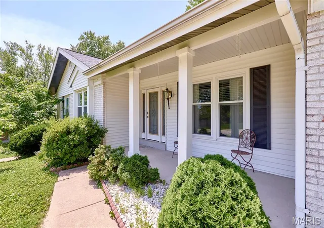 3rd image of 14338 Millbriar Cir, Chesterfield, MO 63017 | MLS# MIS26019492