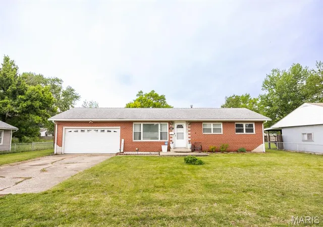 Homes for sale in Granite City, IL | 4025 Braden Ave, Granite City, IL 62040 | MLS# MIS26019607