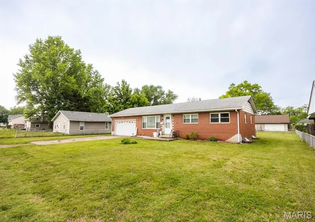 Photo 2 of Single family home for sale at 4025 Braden Ave, Granite City, IL 62040 | MLS# MIS26019607 | Listing updated on 2026-08-30