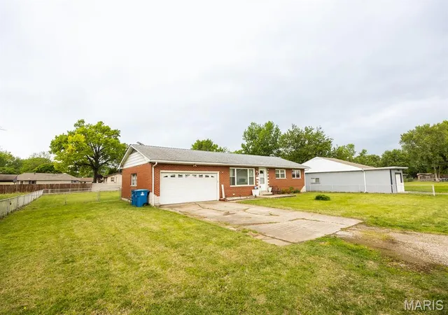 Photo 2 of Single family home for sale at 4025 Braden Ave, Granite City, IL 62040 | MLS# MIS26019607 | Listing updated on 2026-08-30