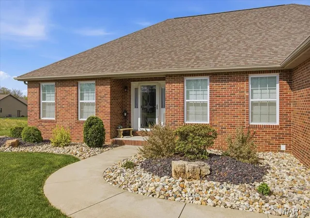 Homes for sale in Trenton, IL | 716 Wedgewood Ln, Trenton, IL 62293 | MLS# MIS26019642