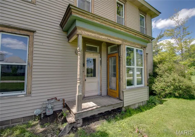 Photo 3 of Sale Pending at 115 N Main St, Modesto, IL 62667 | MLS# MIS26019790 | Listing updated on 2026-10-26