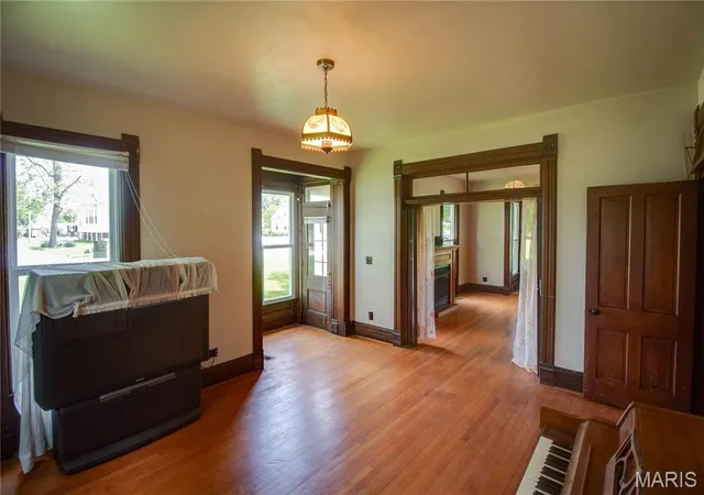 Photo 4 of Sale Pending at 115 N Main St, Modesto, IL 62667 | MLS# MIS26019790 | Listing updated on 2026-10-26