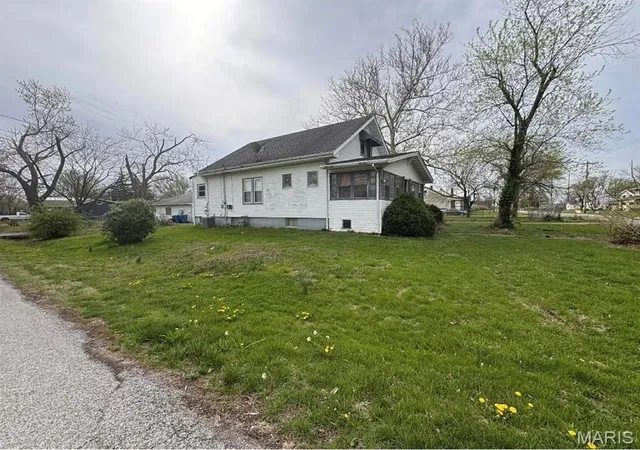 Photo 2 of Single family home for sale at 4074 Breckenridge Ln, Granite City, IL 62040 | MLS# MIS26019850 | Listing updated on 2026-08-31