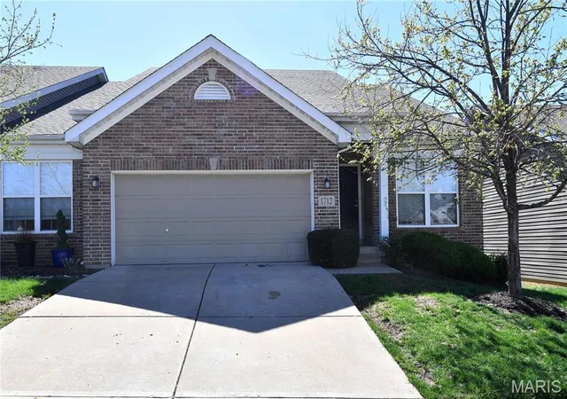 Homes for sale in Fenton, MO | 1712 Preston Centre Dr, Fenton, MO 63026 | MLS# MIS26019889