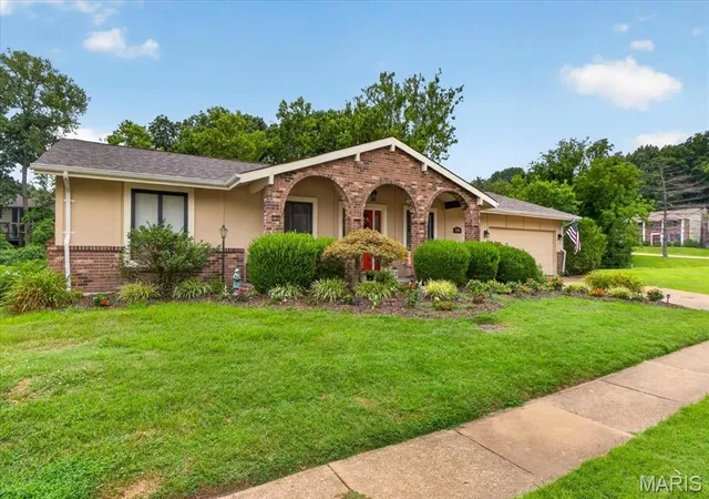 Photo 3 of Sale Pending at 15446 Grantley Dr, Chesterfield, MO 63017 | MLS# MIS26019899 | Listing updated on 2026-09-07