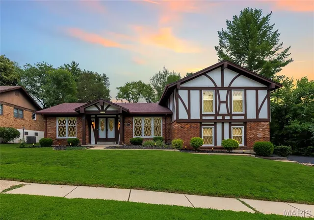1st image of 334 Dungate Dr, Chesterfield, MO 63017 | MLS# MIS26019917