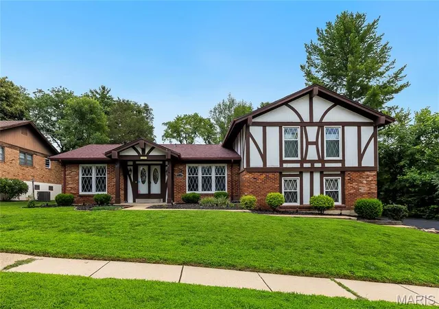 33rd image of 334 Dungate Dr, Chesterfield, MO 63017 | MLS# MIS26019917