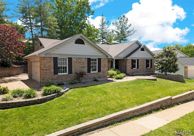 3rd image of 4568 Braungate Dr, Saint Louis, MO 63128 | MLS# MIS26019994