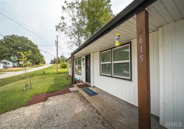 Homes for sale in Dixon, MO | 615 W 4Th St, Dixon, MO 65459 | MLS# MIS26020074