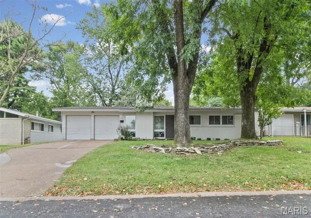 Photo 1 of Single family home for sale at 370 Allen Dr, Florissant, MO 63033 | MLS# MIS26020086 | Listing updated on 2026-10-08