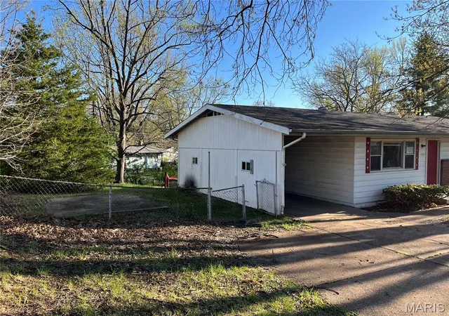 Photo 3 of Sale Pending at 1765 Cargill Dr, Saint Louis, MO 63136 | MLS# MIS26020090 | Listing updated on 2026-09-28