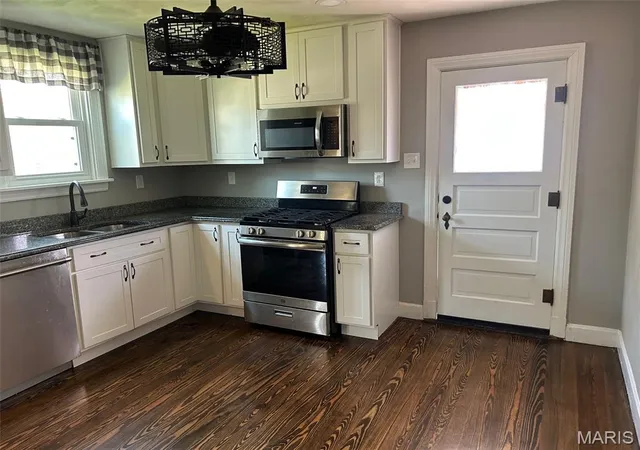 Homes for sale in Belleville, IL | 150 N 31St St, Belleville, IL 62226 | MLS# MIS26020169