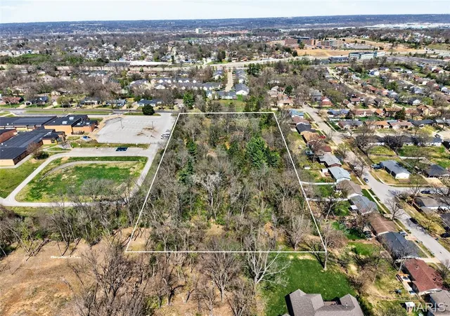 3rd image of 1400 Flora Del Dr, Fenton, MO 63026 | MLS# MIS26020227