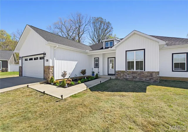4th image of 194 Duranda Dr, Poplar Bluff, MO 63901 | MLS# MIS26020230