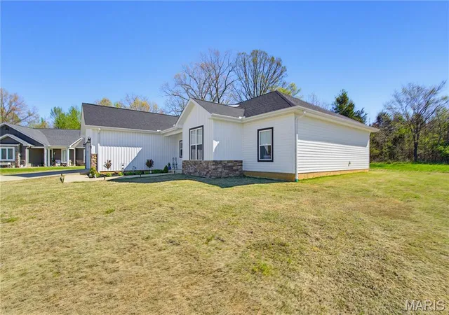 5th image of 194 Duranda Dr, Poplar Bluff, MO 63901 | MLS# MIS26020230