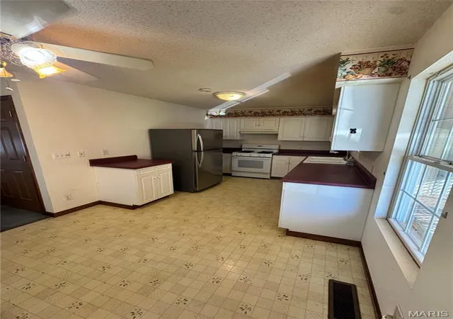 Homes for sale in Poplar Bluff, MO | 1033 Franklin St, Poplar Bluff, MO 63901 | MLS# MIS26020279