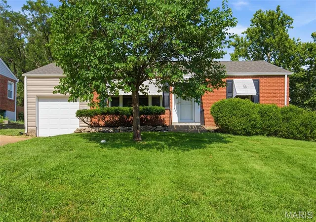 Homes for sale in Webster Groves, MO | 1550 Grant Rd, Webster Groves, MO 63119 | MLS# MIS26020392