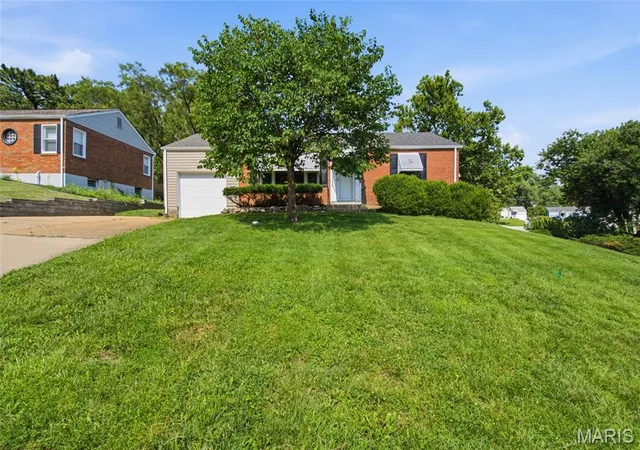 Homes for sale in Webster Groves, MO | 1550 Grant Rd, Webster Groves, MO 63119 | MLS# MIS26020392
