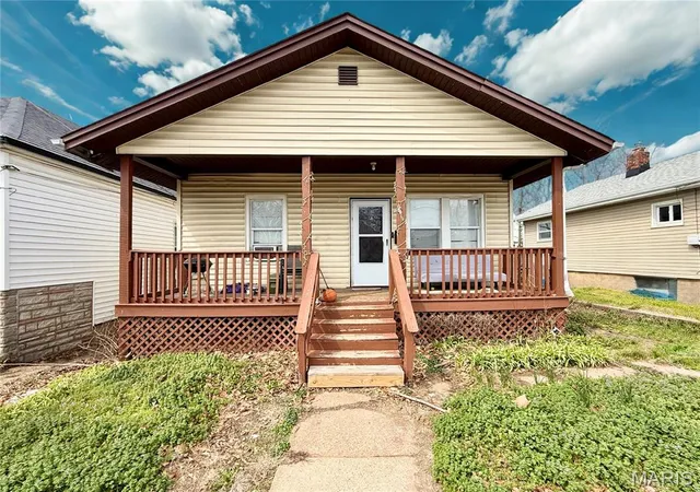 Homes for sale in Jennings, MO | 5819 Helen Ave, Jennings, MO 63136 | MLS# MIS26020422