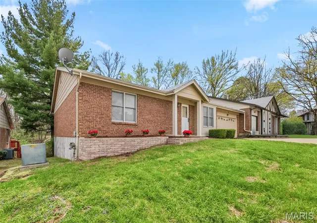 Photo 2 of Condo for sale at 2 Tarpon Ct, Florissant, MO 63033 | MLS# MIS26020435 | Listing updated on 2026-07-05