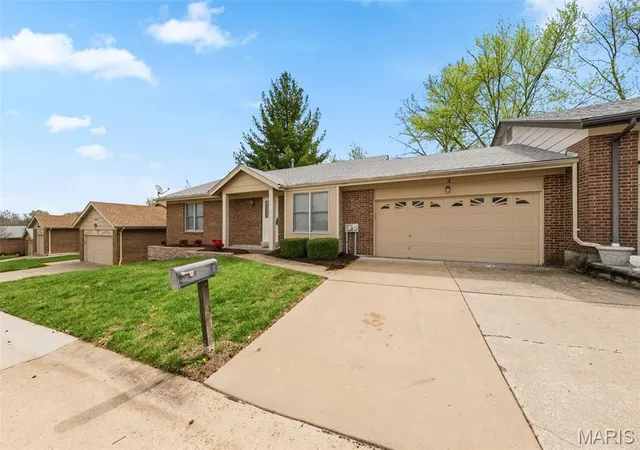 Photo 3 of Condo for sale at 2 Tarpon Ct, Florissant, MO 63033 | MLS# MIS26020435 | Listing updated on 2026-07-05