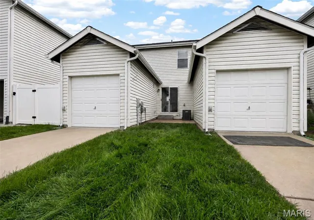 30th image of 821 Brookmead Dr, O Fallon, MO 63366 | MLS# MIS26020579