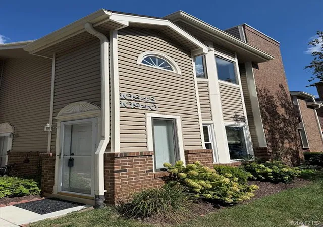 Photo 1 of Condo for sale at 10942 Vauxhall Dr, Saint Louis, MO 63146 | MLS# MIS26020585 | Listing updated on 2026-08-29
