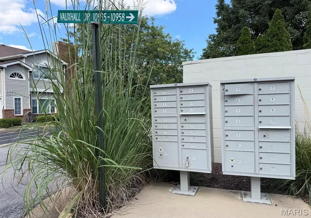 Photo 3 of Condo for sale at 10942 Vauxhall Dr, Saint Louis, MO 63146 | MLS# MIS26020585 | Listing updated on 2026-08-29